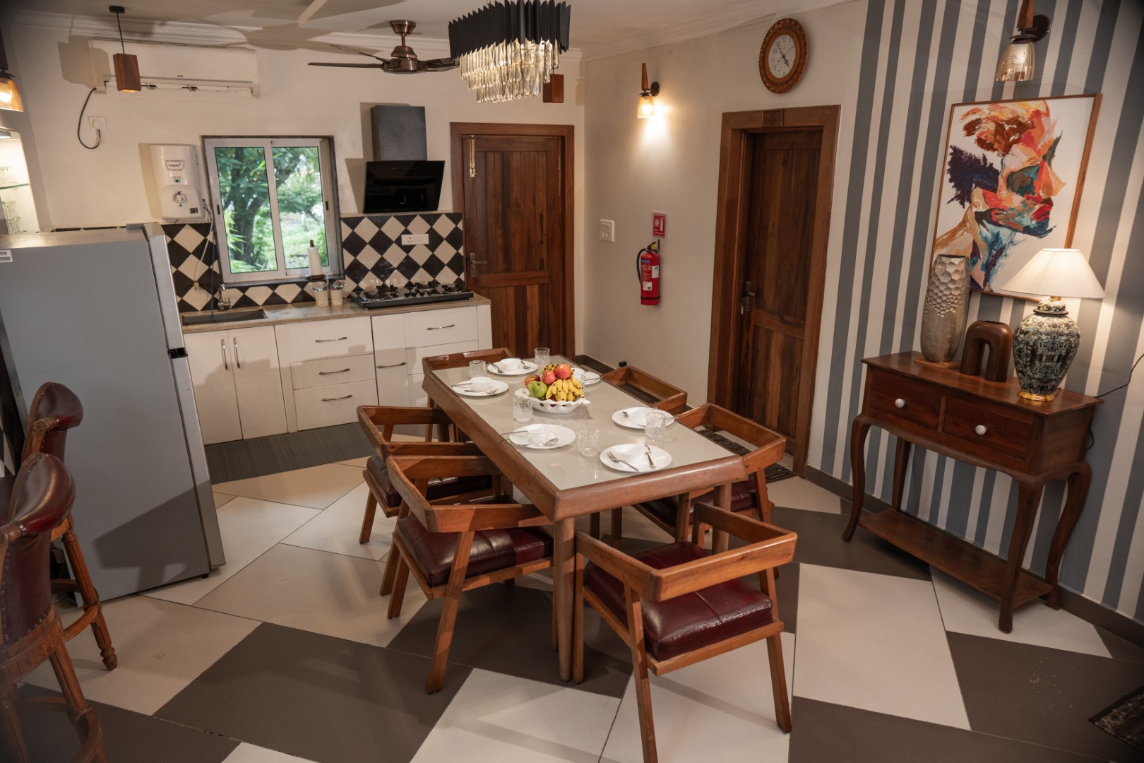 Living Room image 27