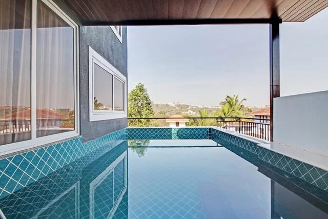 Swimming Pool image 8